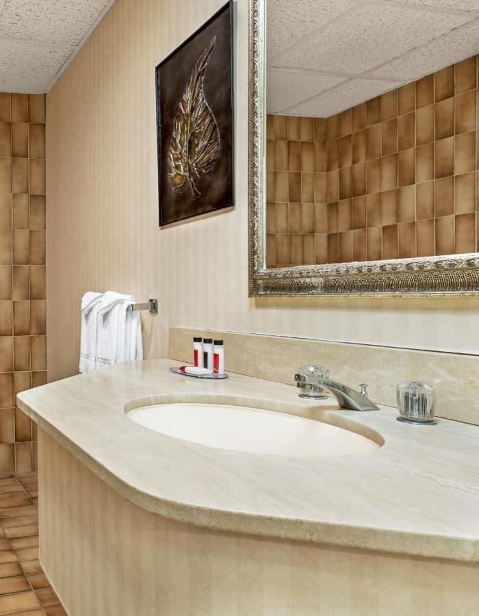 Ramada By Wyndham Fredericton Otel Dış mekan fotoğraf