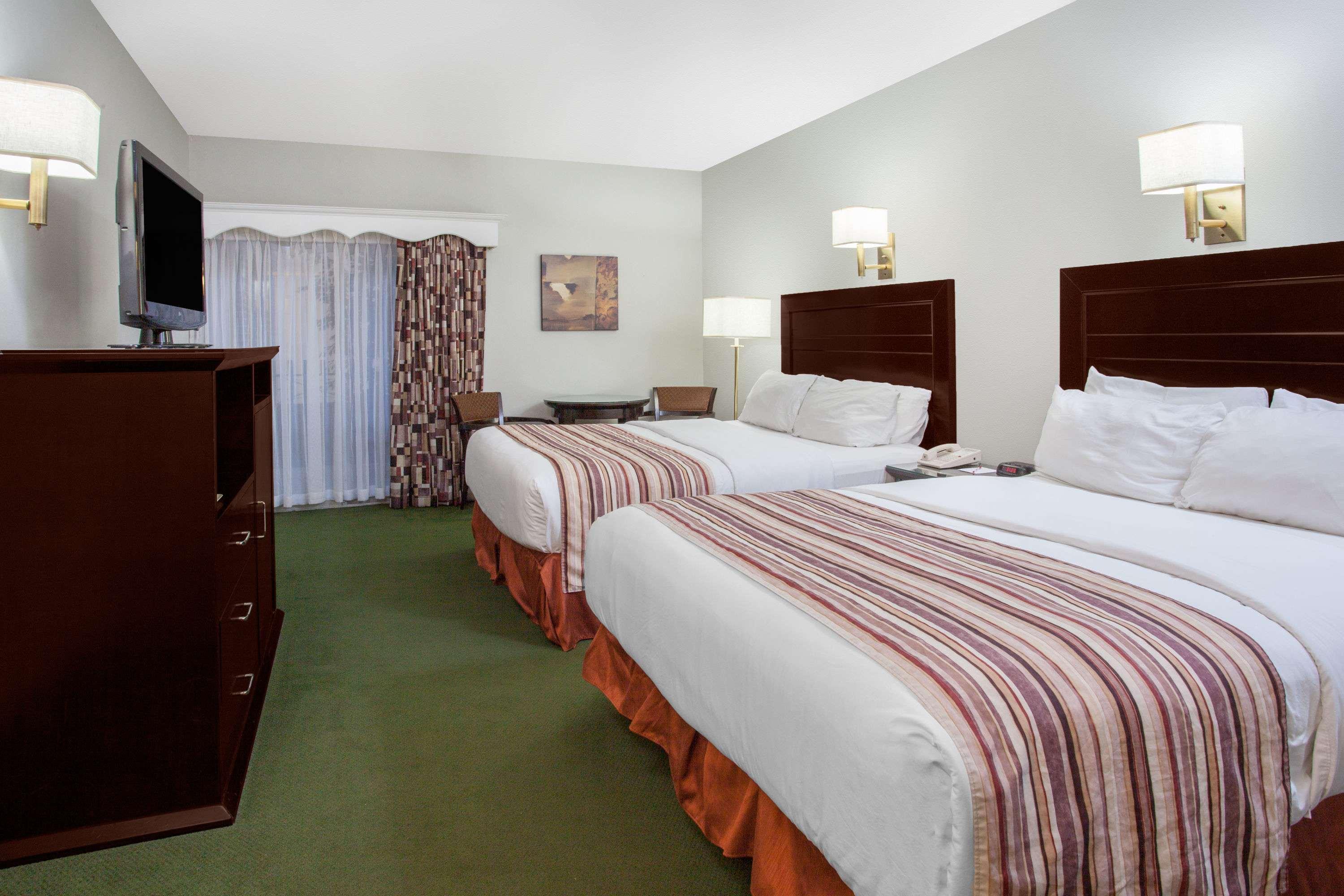 Ramada By Wyndham Fredericton Otel Dış mekan fotoğraf