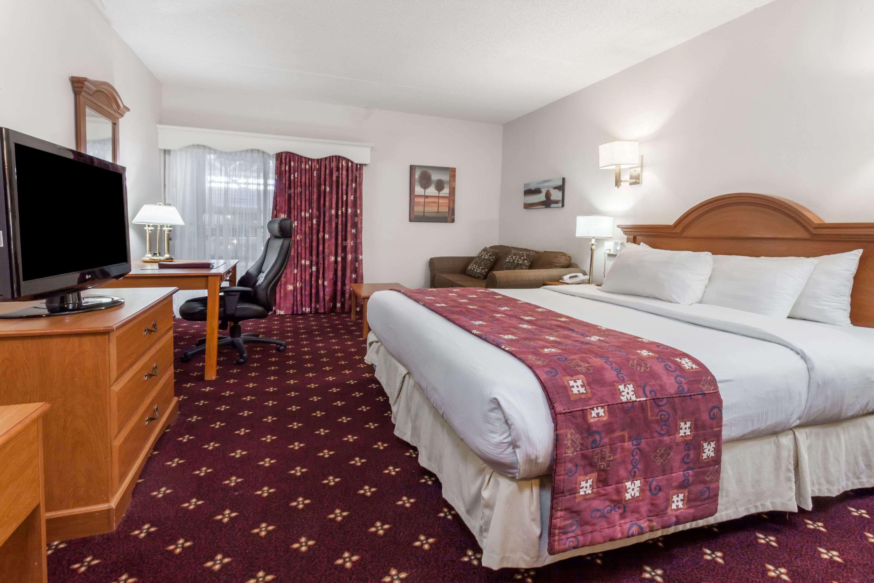 Ramada By Wyndham Fredericton Otel Dış mekan fotoğraf