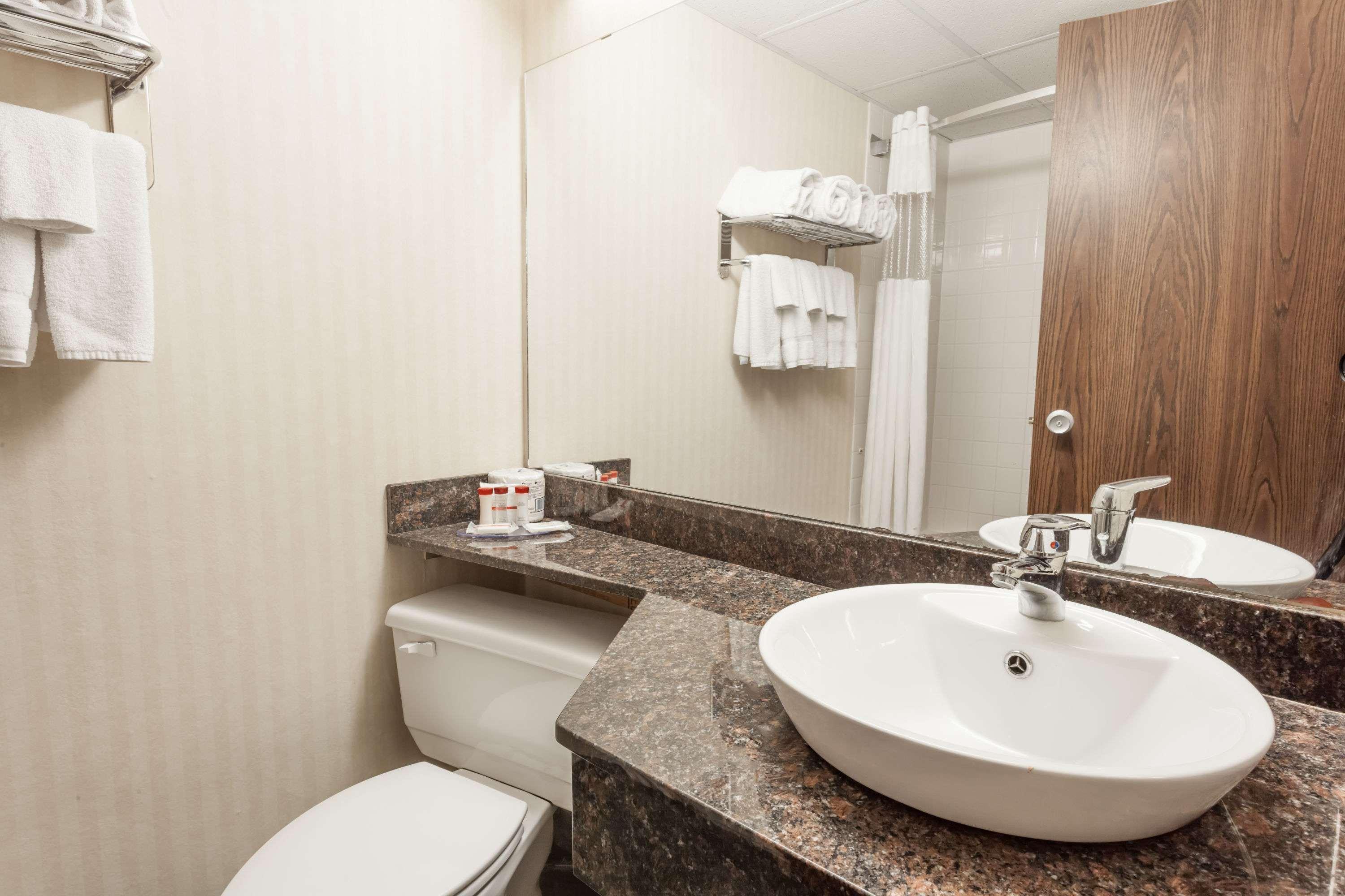 Ramada By Wyndham Fredericton Otel Dış mekan fotoğraf