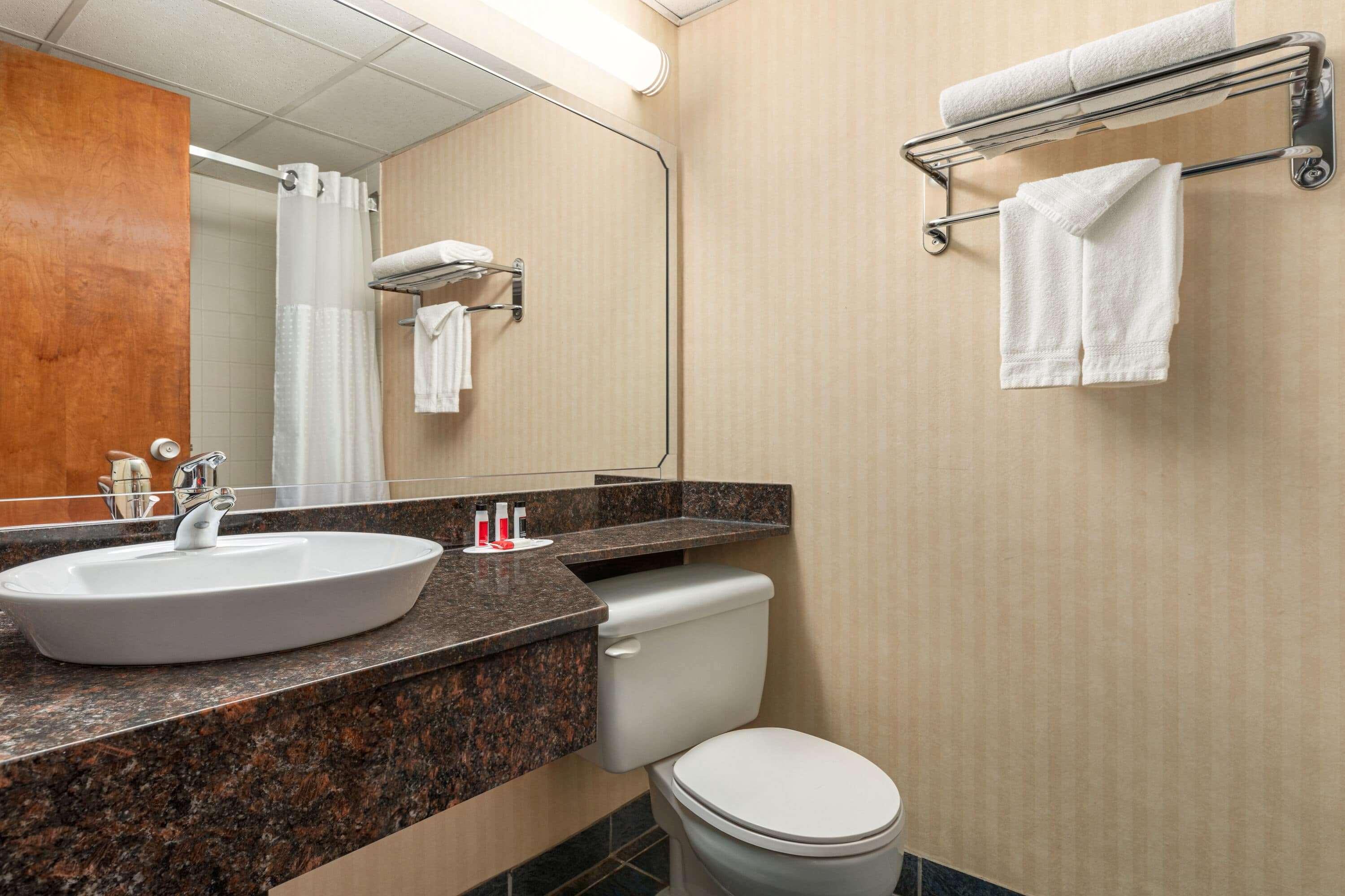 Ramada By Wyndham Fredericton Otel Dış mekan fotoğraf