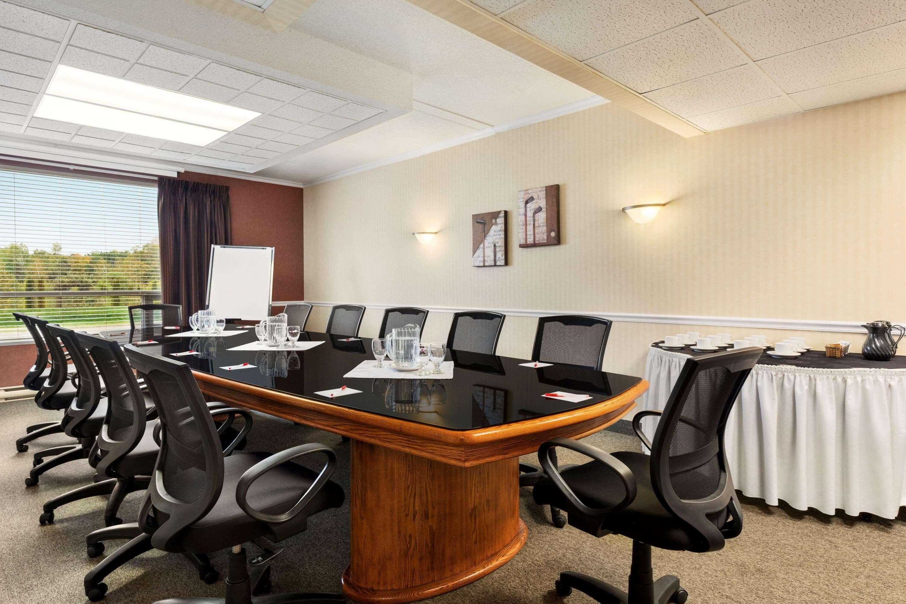 Ramada By Wyndham Fredericton Otel Dış mekan fotoğraf